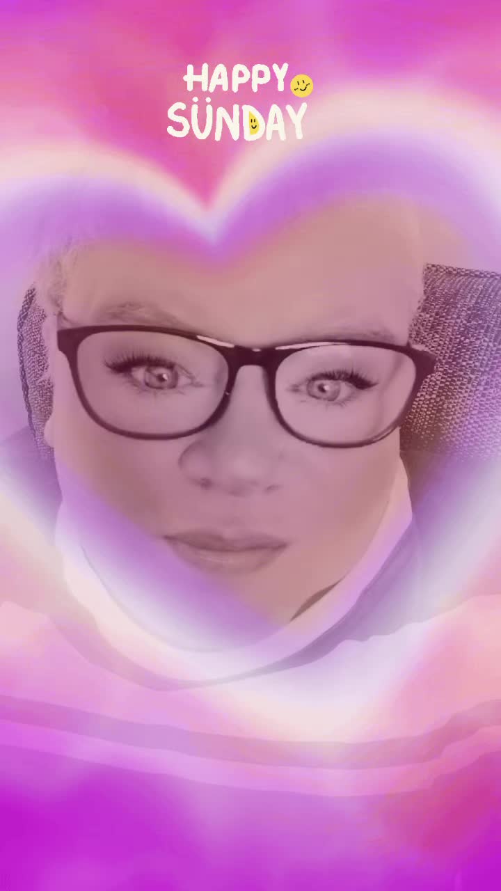 @Itsmedeedee