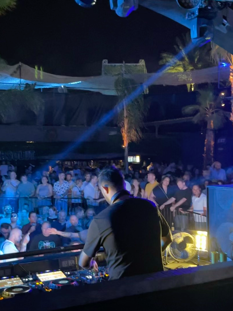 @DJ N&Egrave;O-X