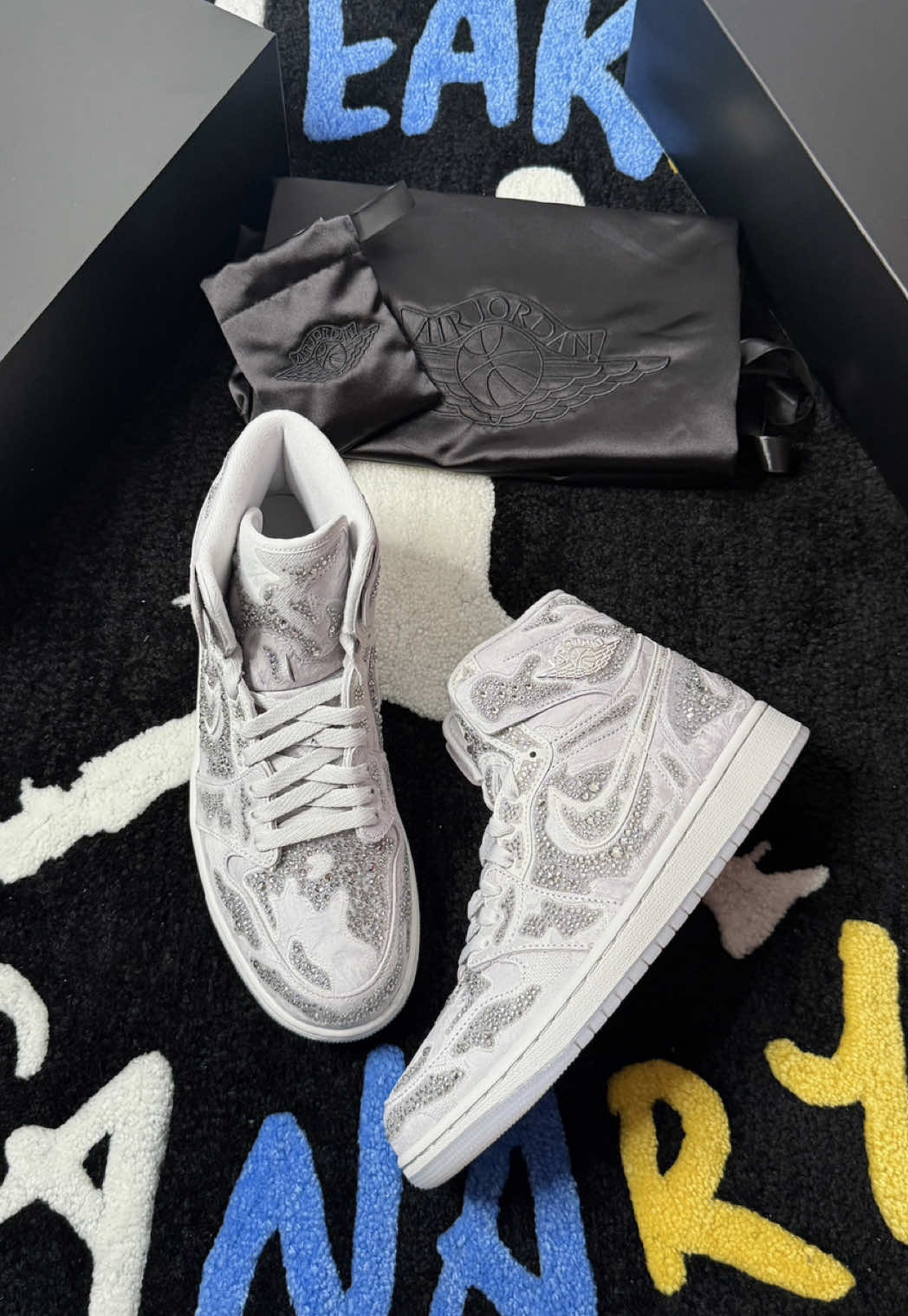 @Sneaker_canary