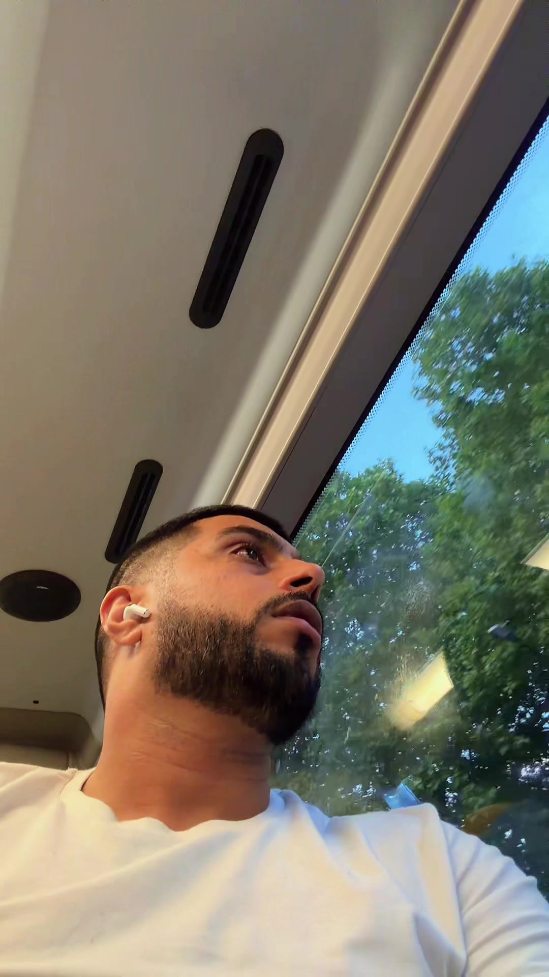 @VlogsByAli