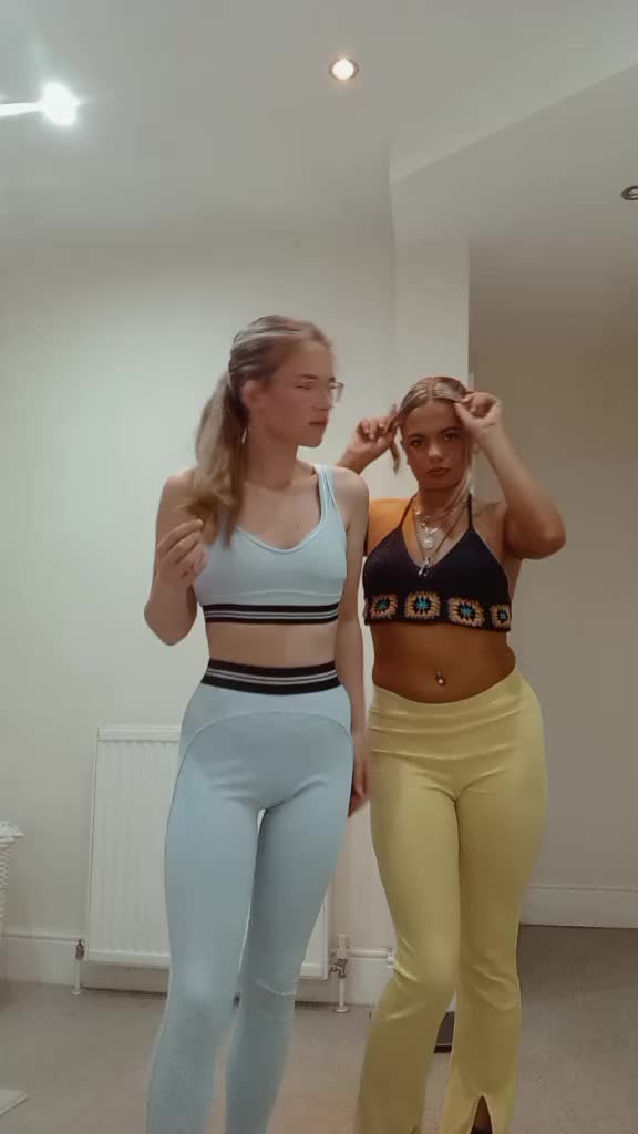 @scarlett_hollyxx25