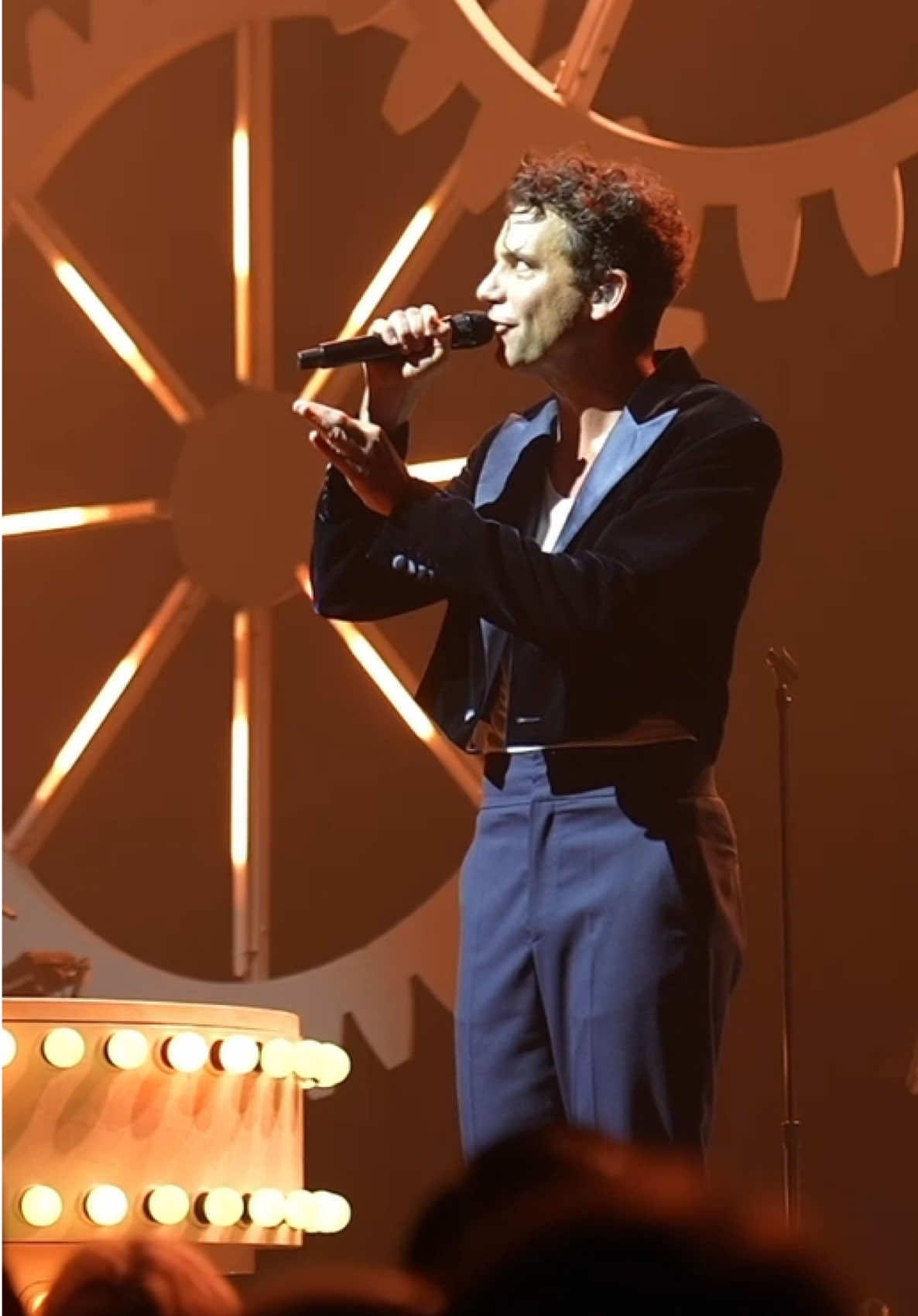 @MIKA