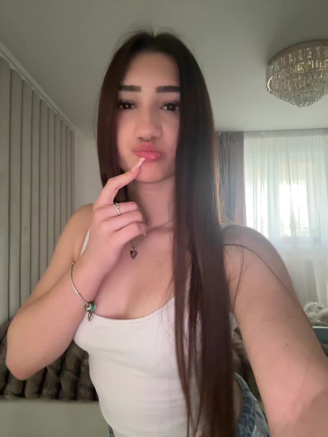 @BIBI