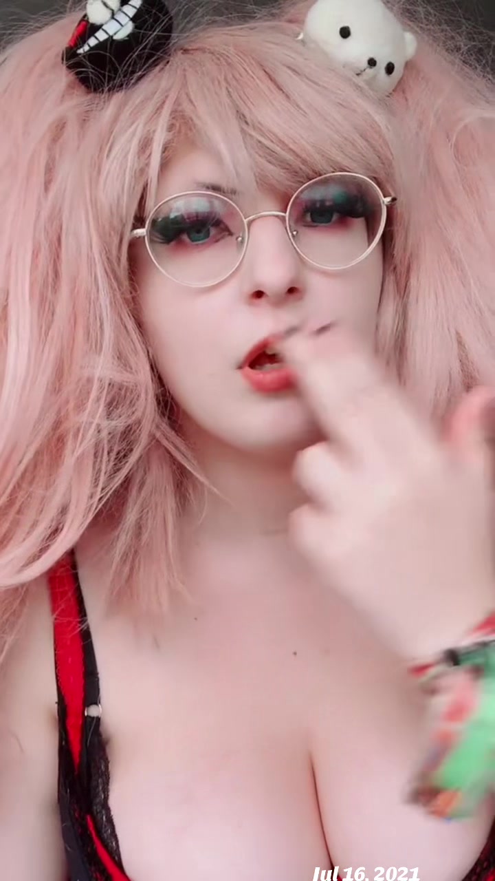 @Irl Marceline The Vampire🦇🎸