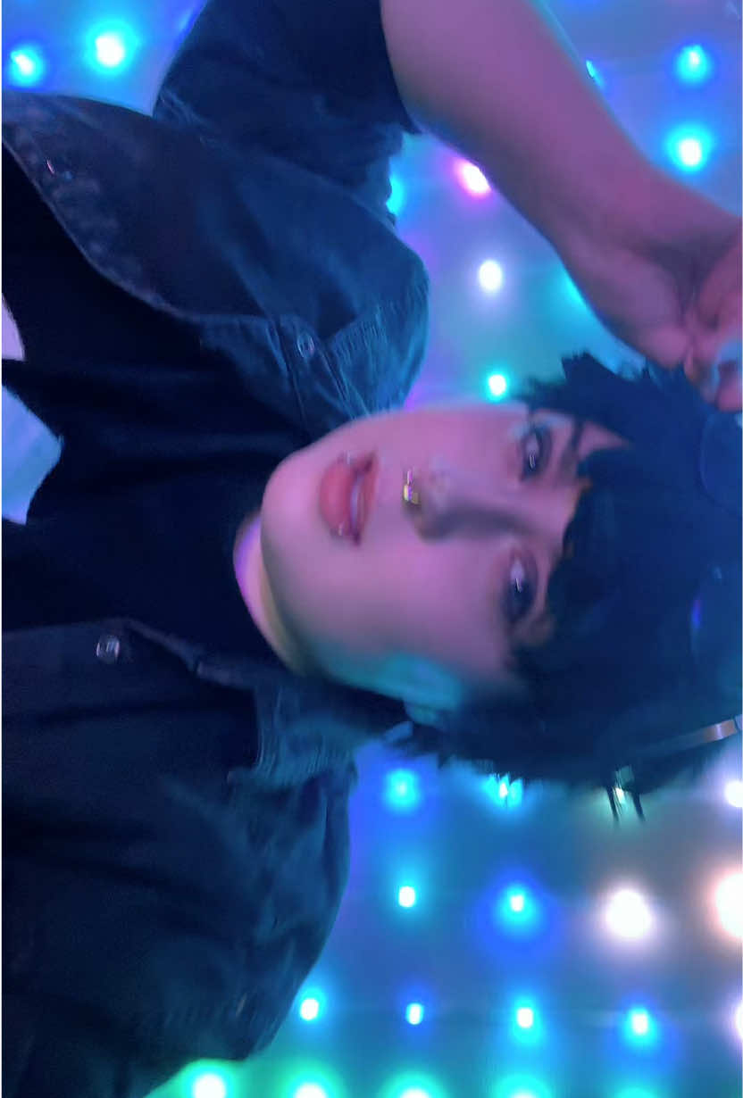 @✭
