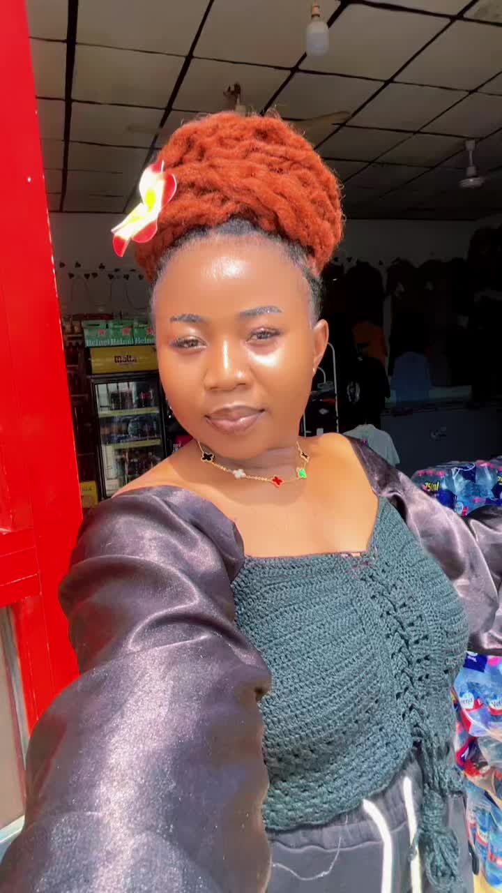 @Shivi's Vintage GlowCos.🛍️🌸