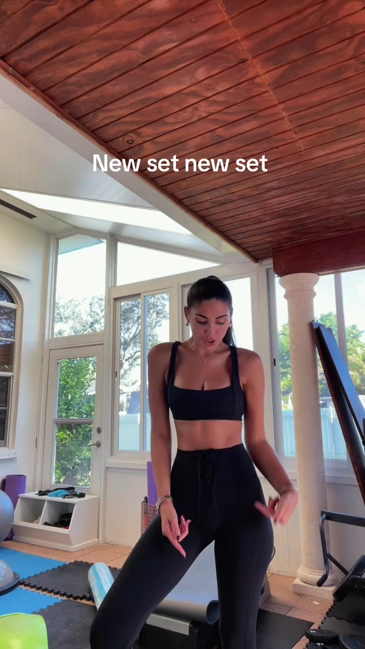 @carmenatealexa