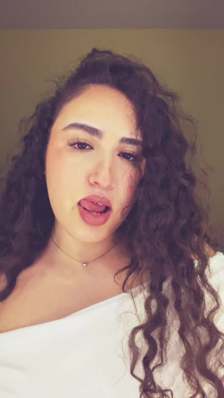 @yasmina.