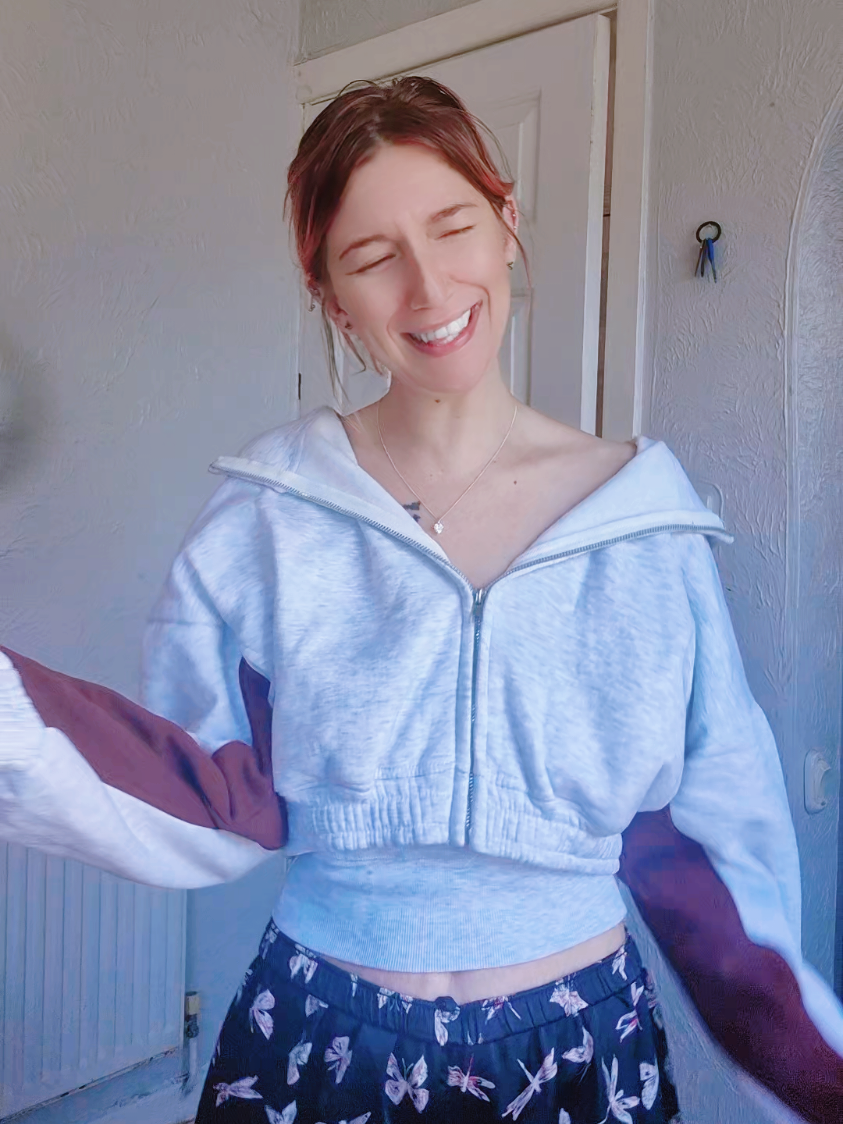 @Amyᥫ᭡.