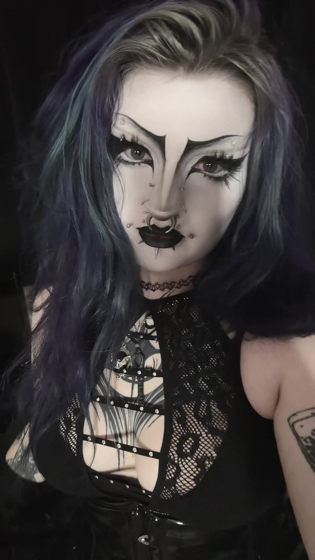 @☠︎︎𝘪𝘴𝘴𝘺☠︎︎