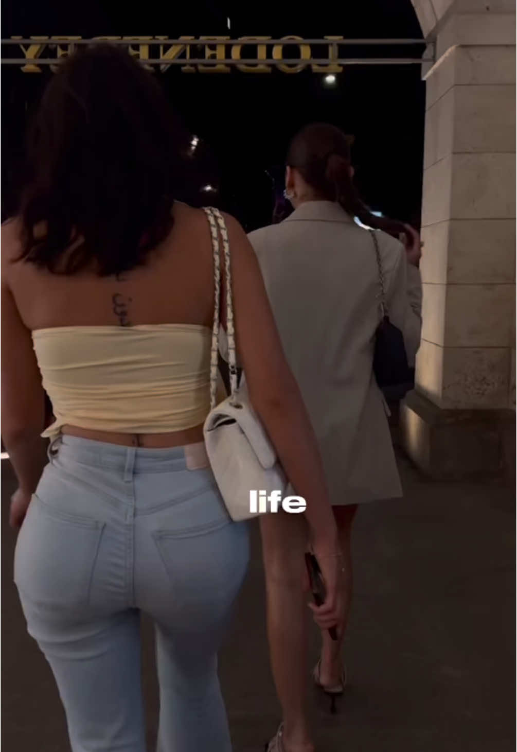 @thelifeofro_