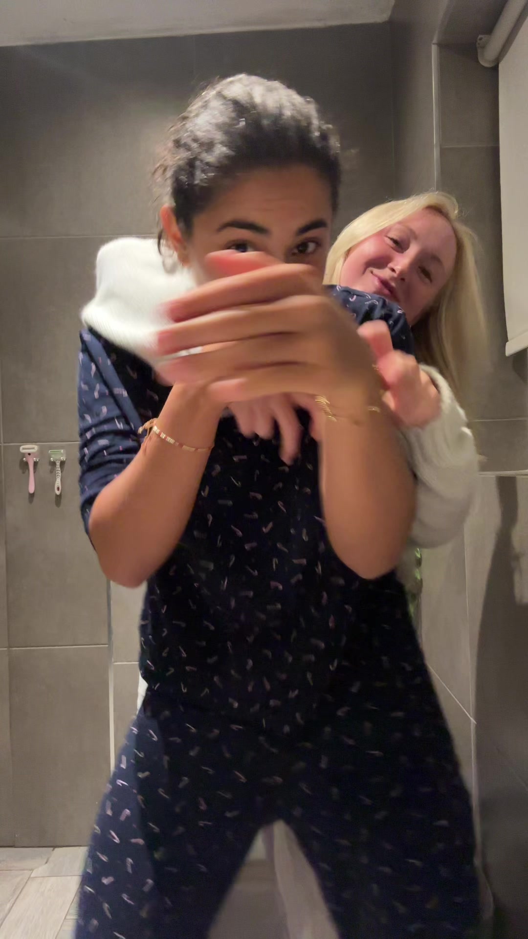 @Emz