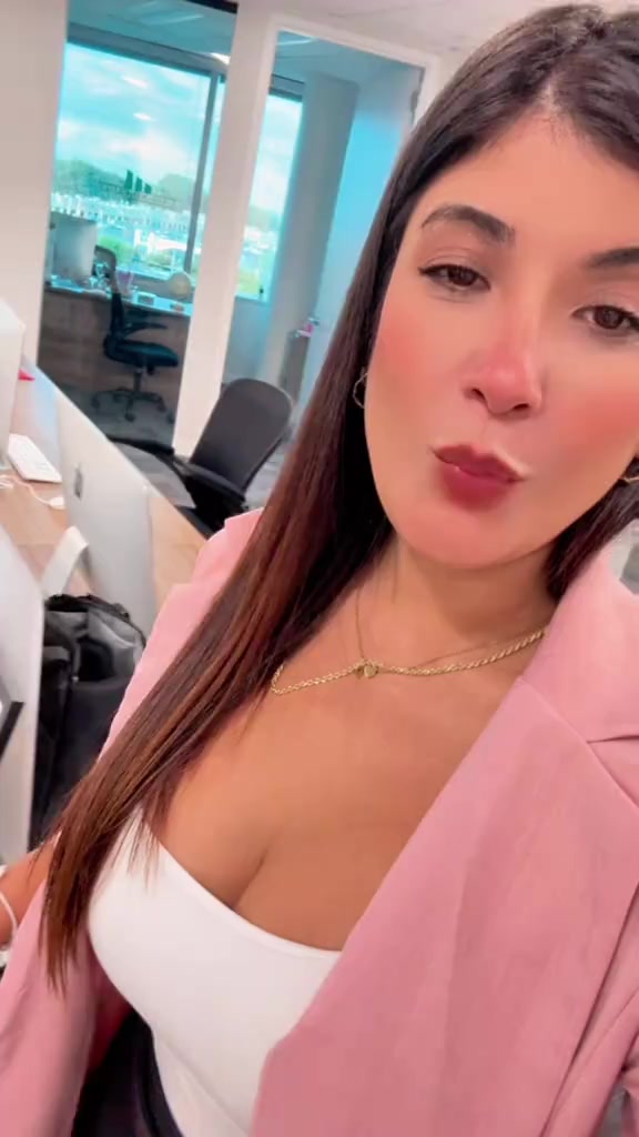 @AdrianaZs