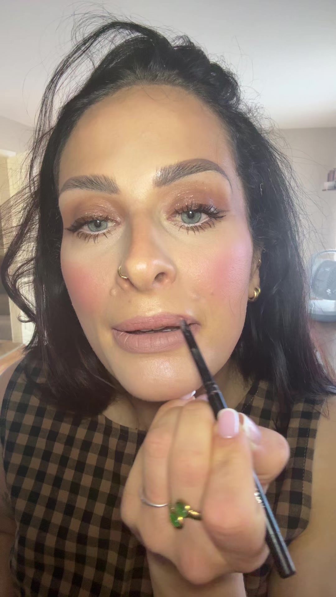 @MAKEUP ARTIST HESTER LILY