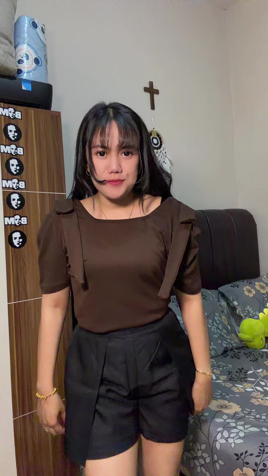 @𝐀𝐩𝐫𝐢 𝐒𝐢𝐡𝐨𝐦𝐛𝐢𝐧𝐠