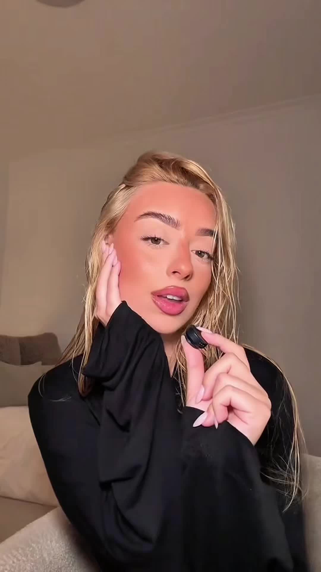@Carolmtnz_