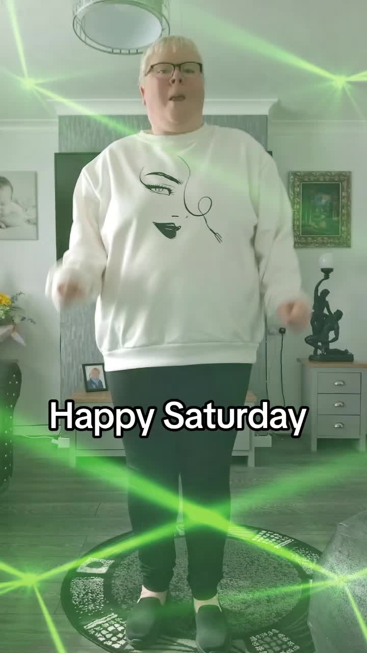 @Itsmedeedee