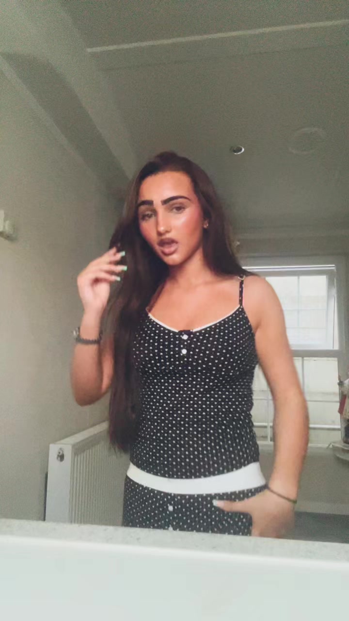 @𝒲𝒾𝓃𝓃𝒾ℯ 𝓂𝒶𝓇𝒾ℯ 👸🏽