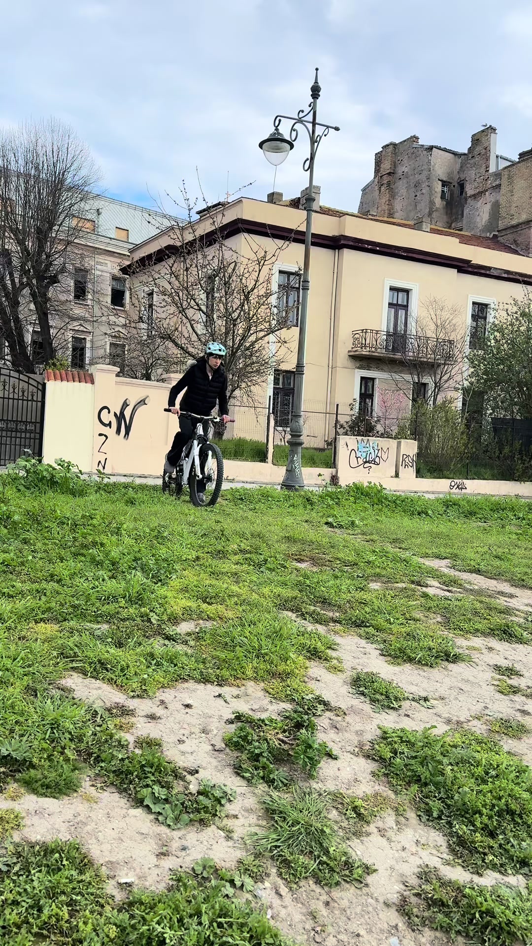 @Spacer Limbuță