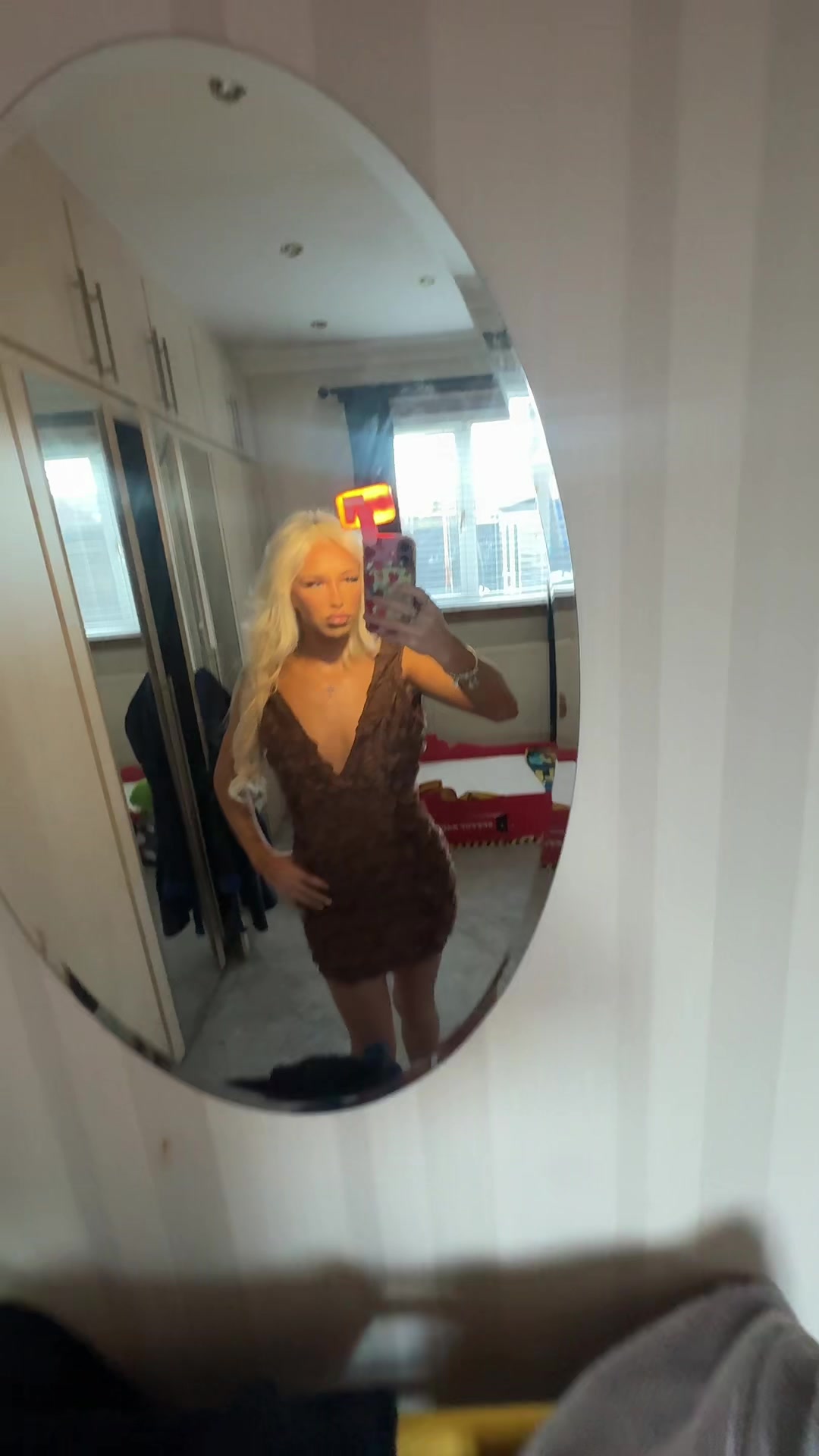 @Chlobo