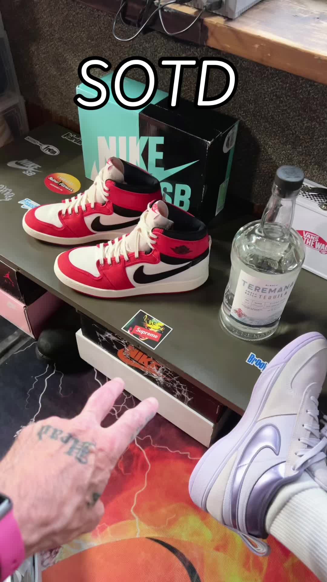 @E-Money 💶 ‘Fresh New Kicks’