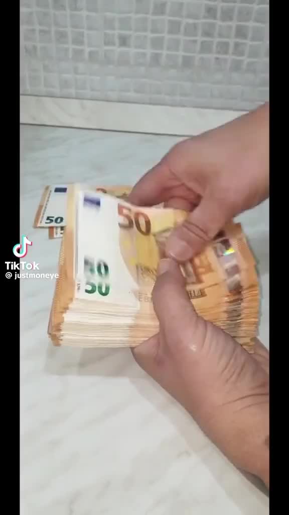 @tiktok.com/@soychicode