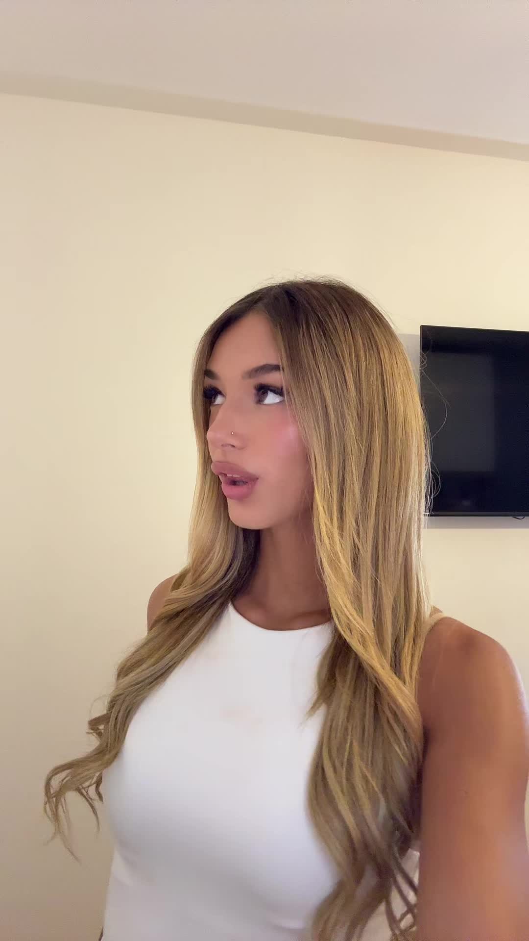 @𝑬𝑳𝑬𝑵𝑨