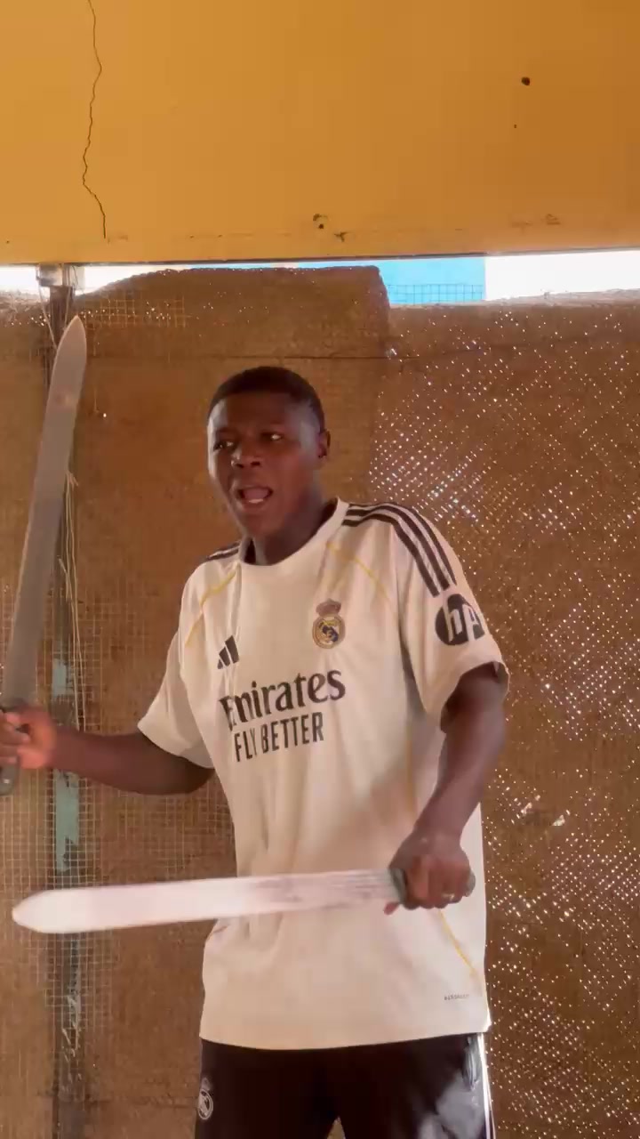 @AUWAL HALA MADRID ๐