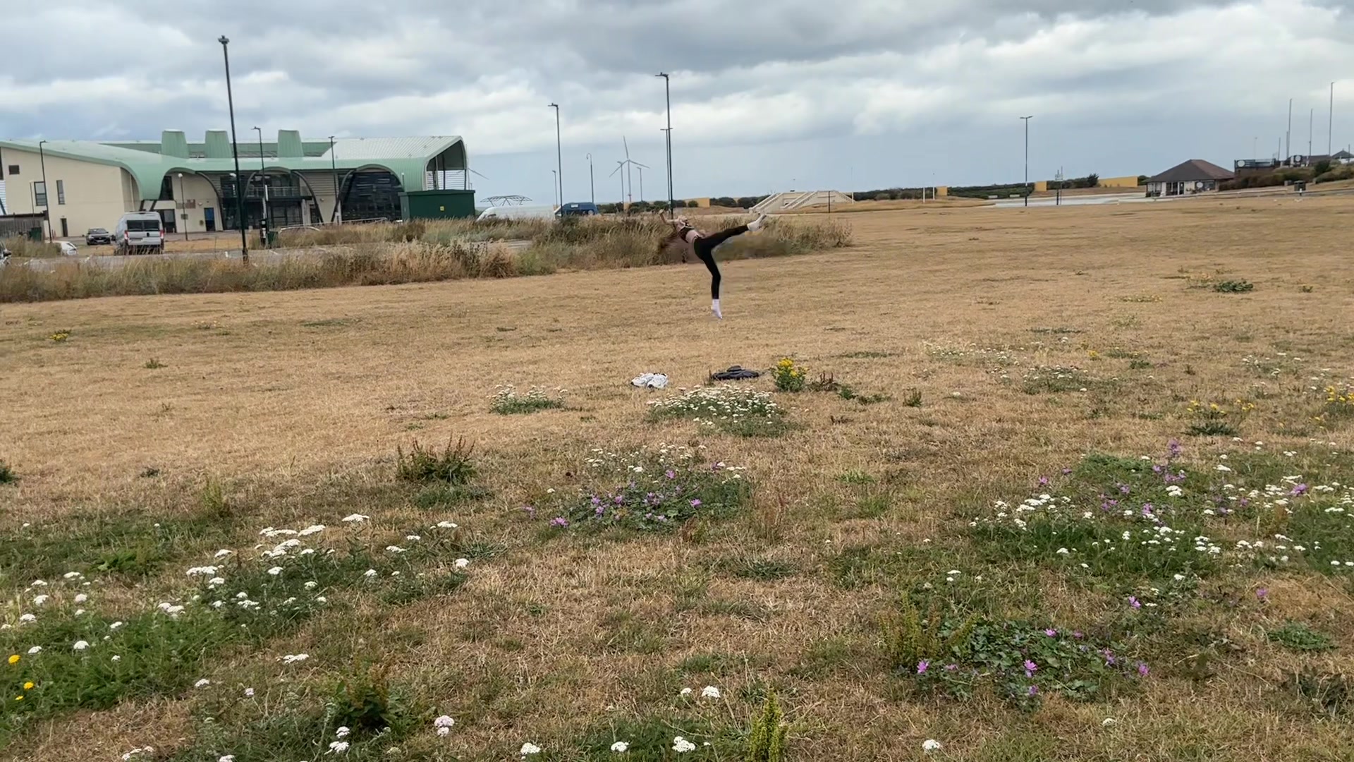 @Bella