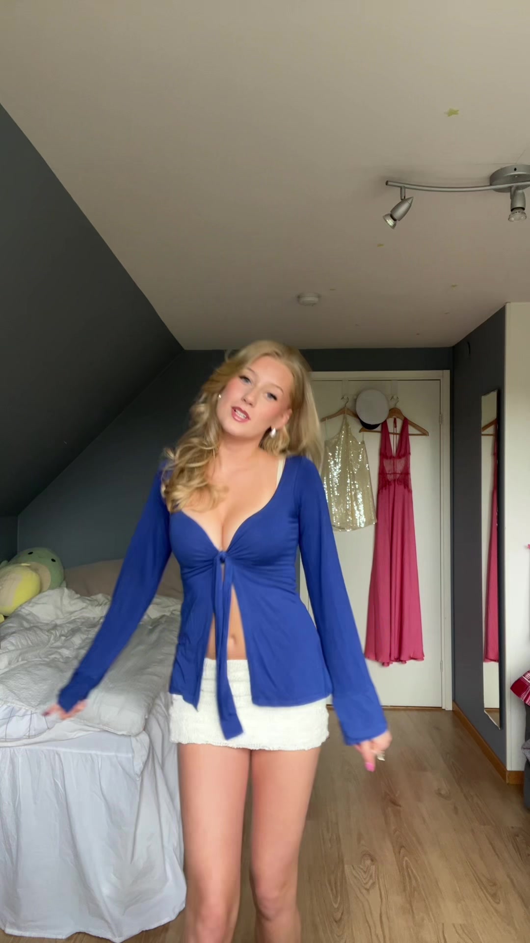 @Ella