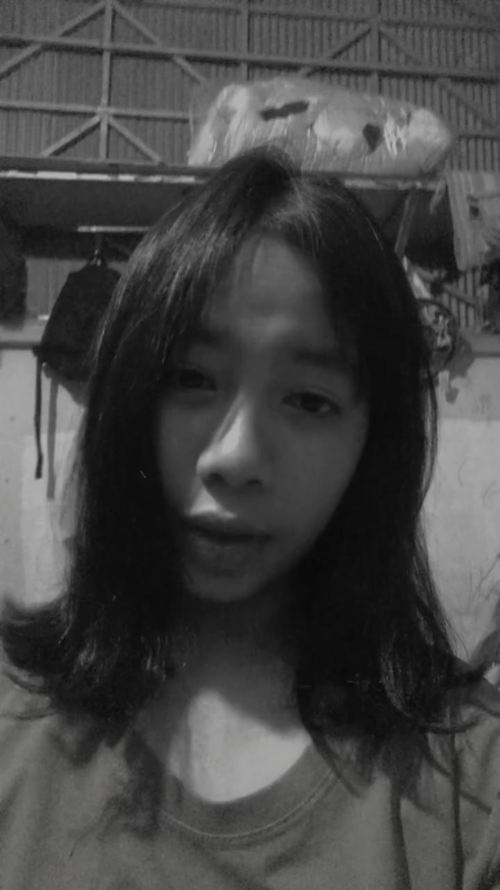 @>,<