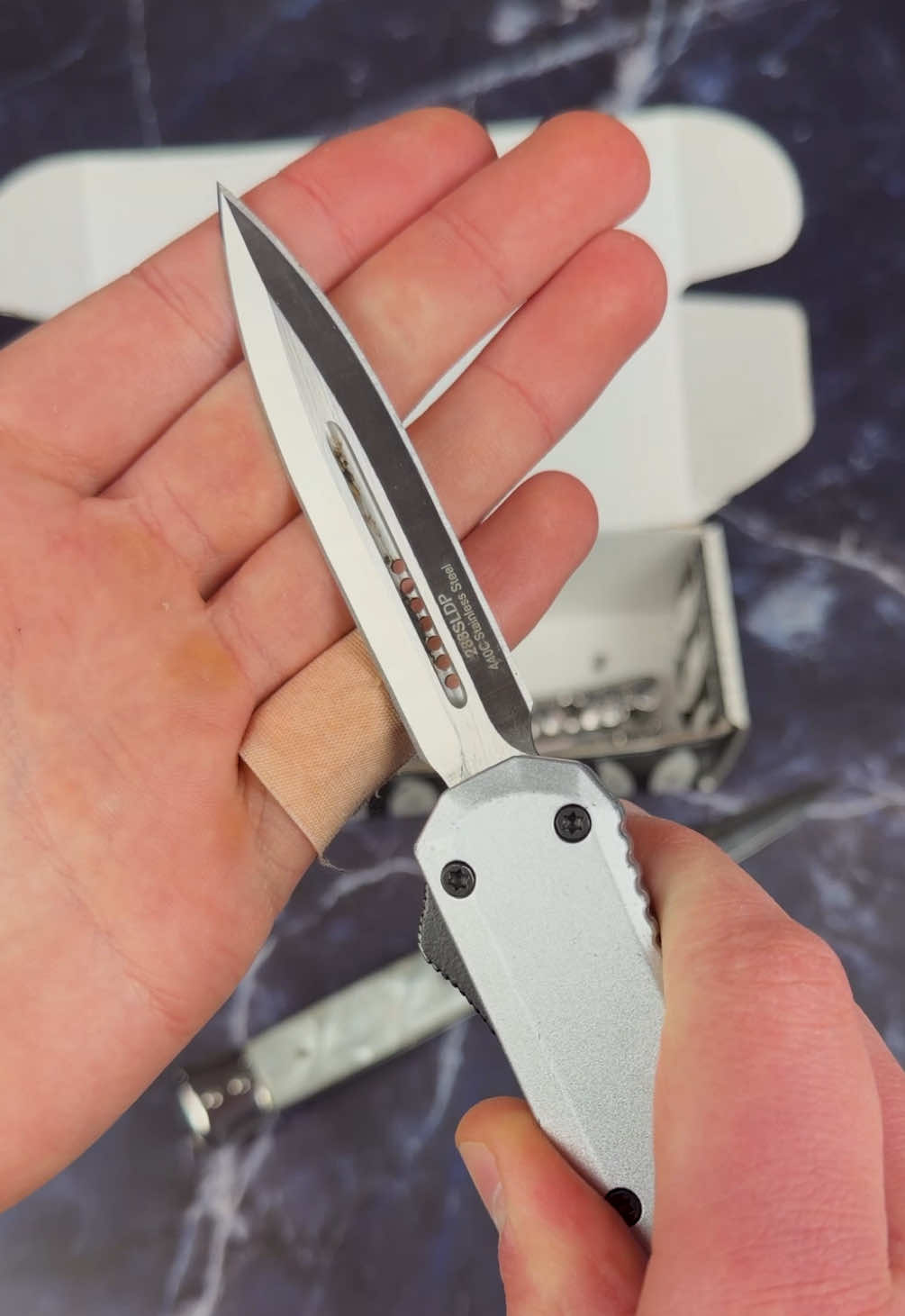 @mysteryknives_