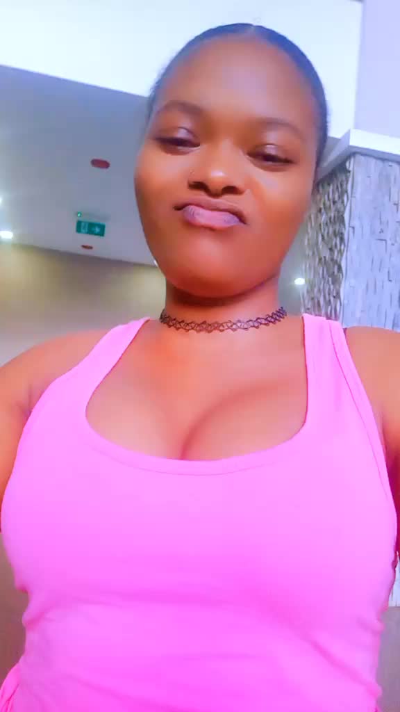 @Fashionable Dee 🥰