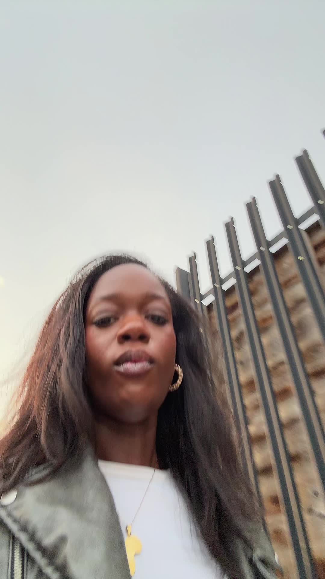 @funlola.