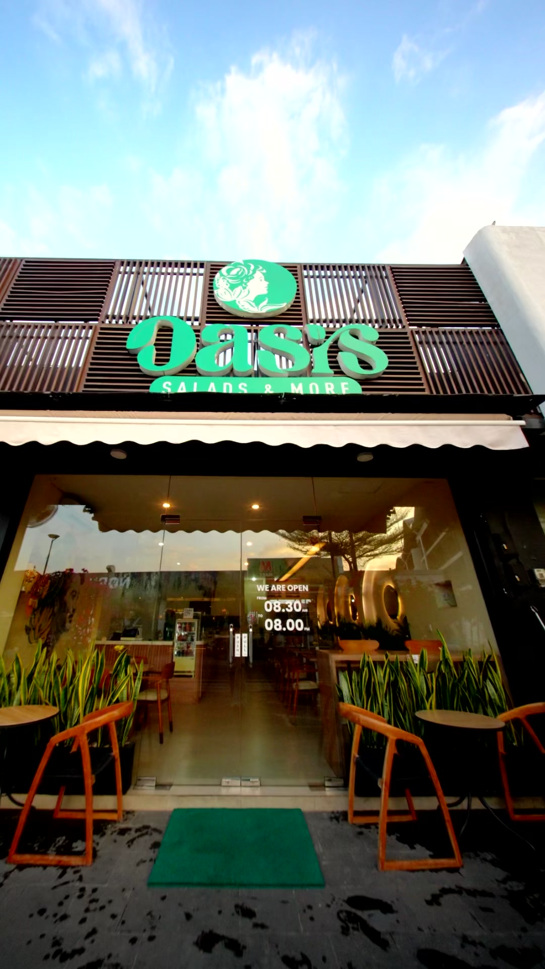 @Oasis Salads & More