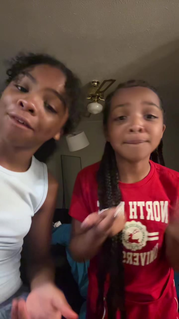 @themgirls_arielandtayla