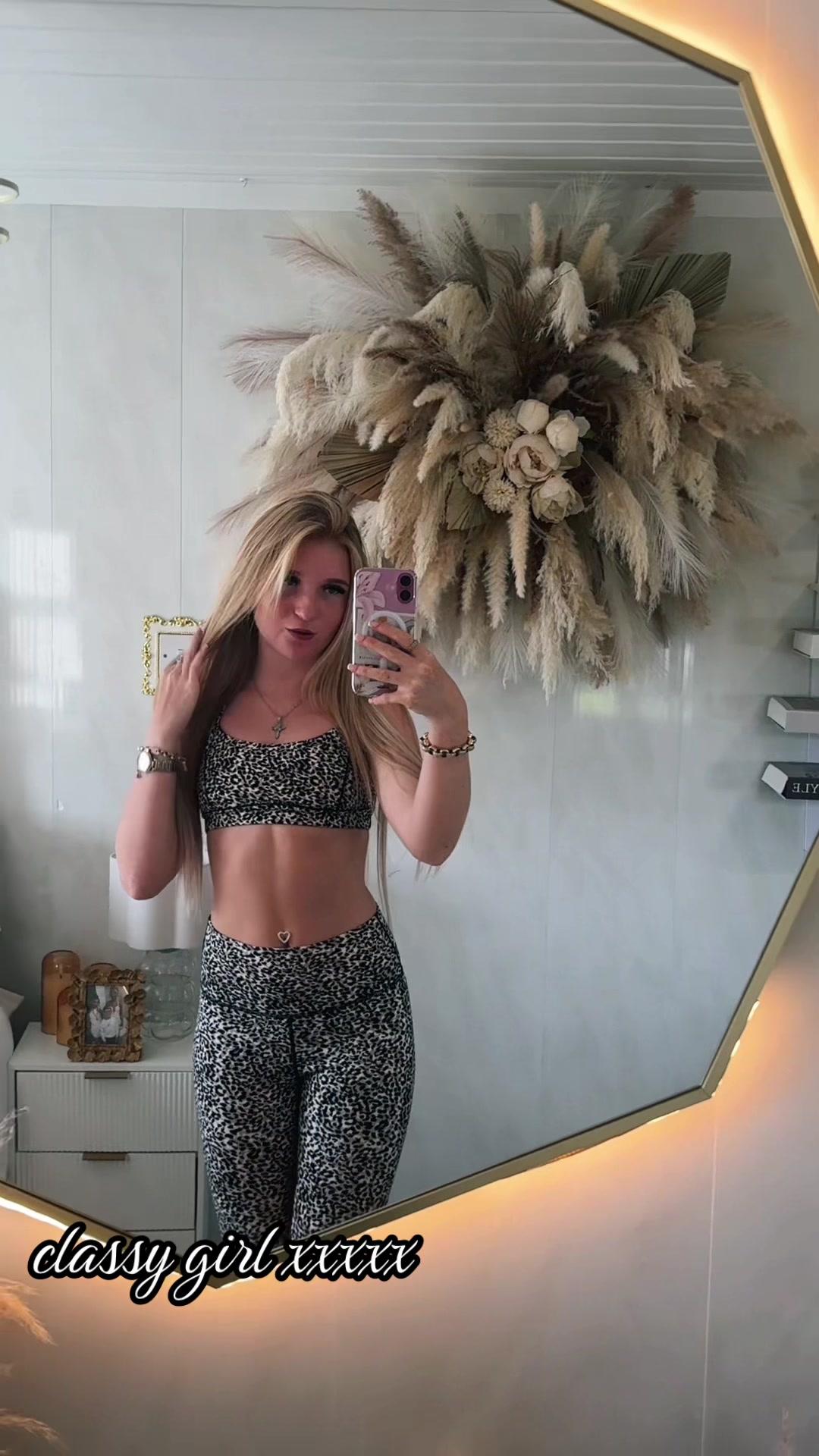 @𝒄𝒉𝒂𝒓𝒍👑