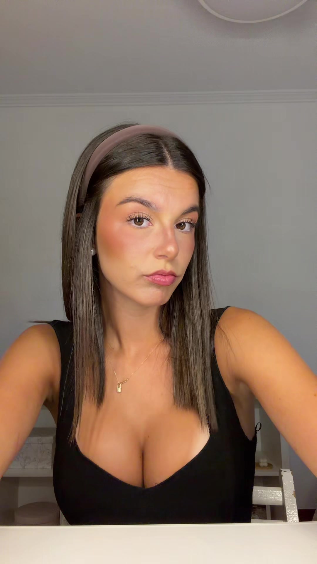 @𝚐𝚕𝚘𝚛𝚒𝚒𝚊