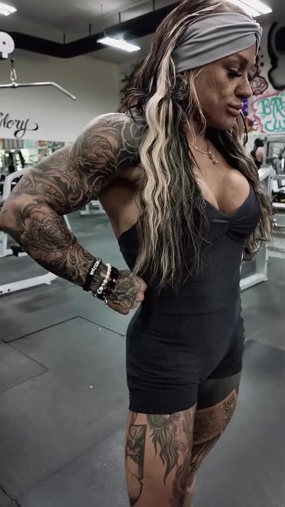 @musclegirls
