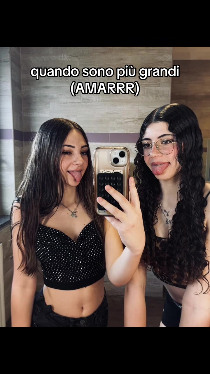 @👸🏻👸🏼