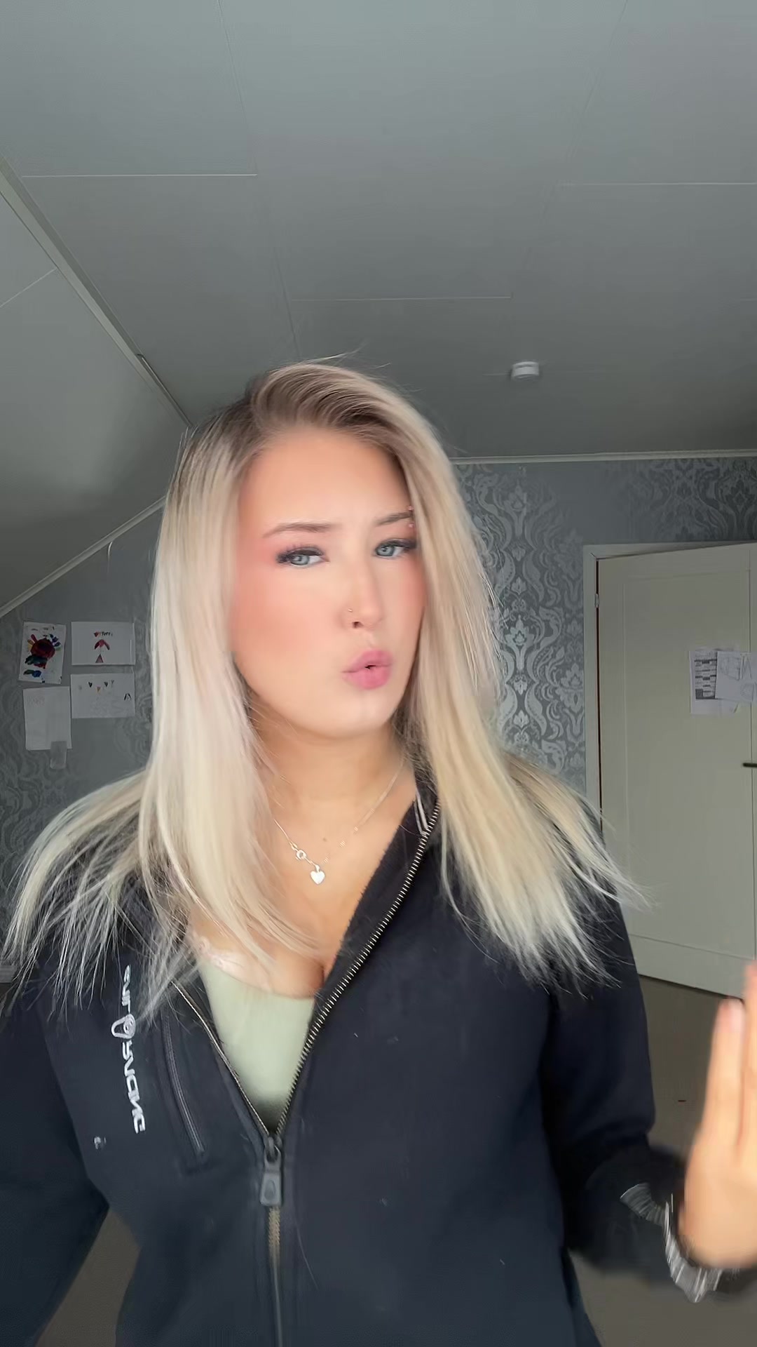 @Ella🫰🏻