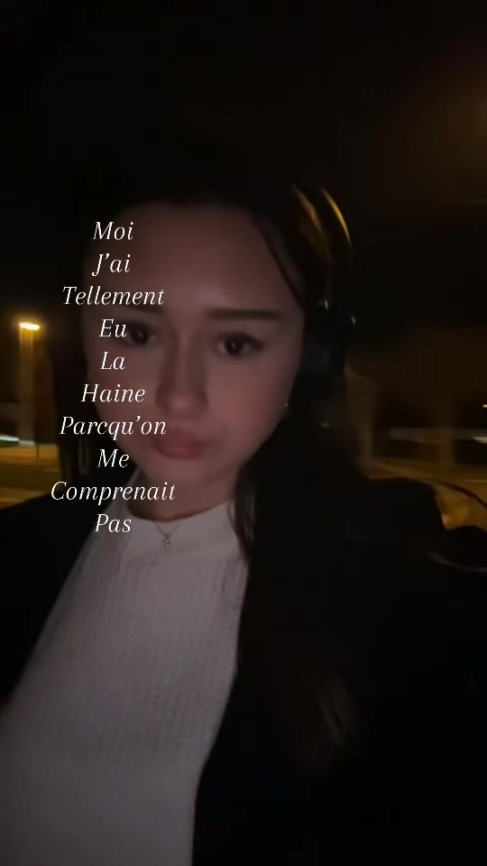 @𝐂𝐡𝐥𝐨𝐞́'🥥🐚🌺🪼