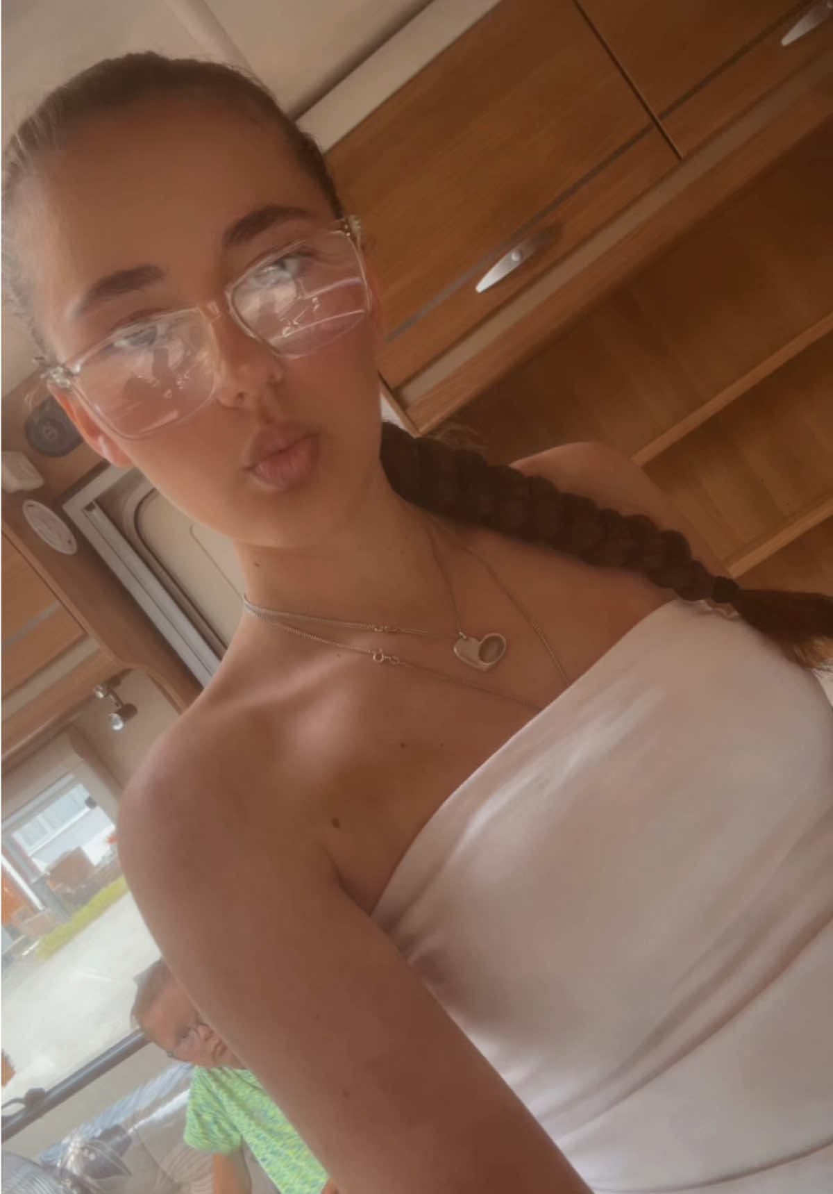 @Leona13