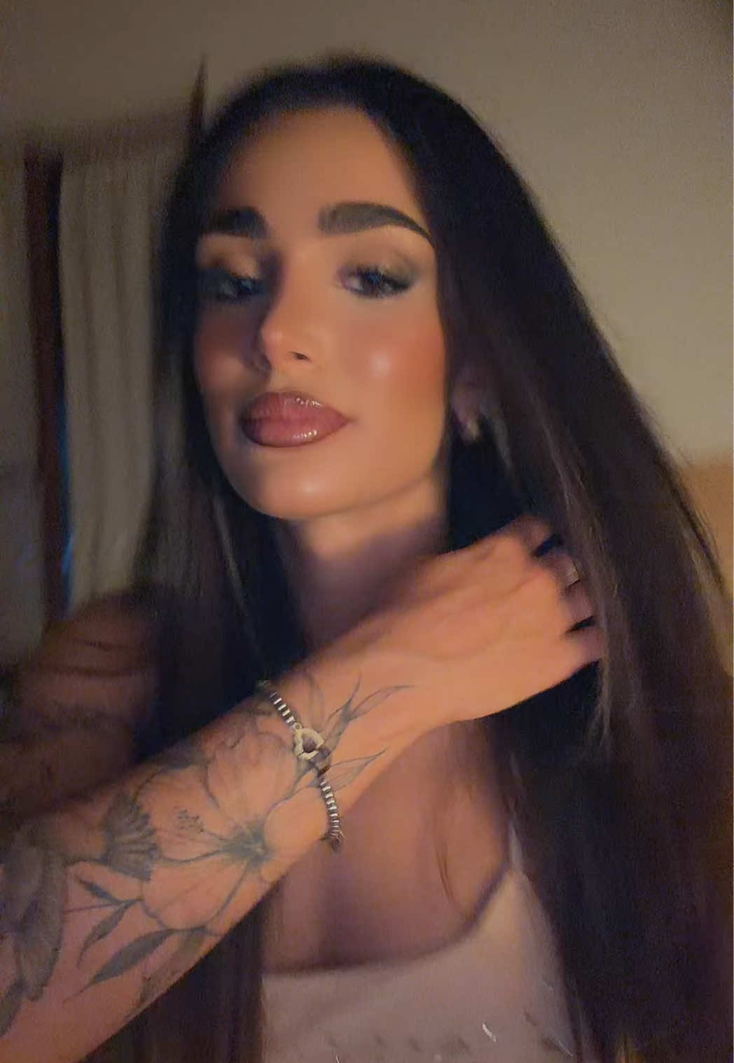 @𝓈𝒶𝓇𝒶 ♡