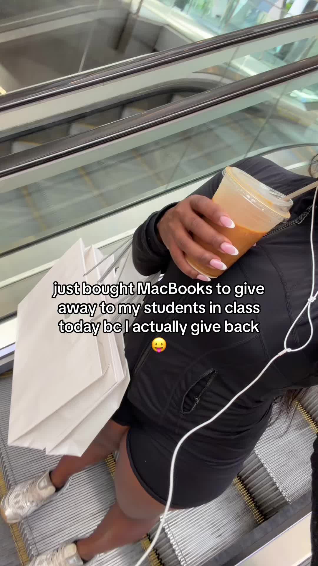 @thearielpryor