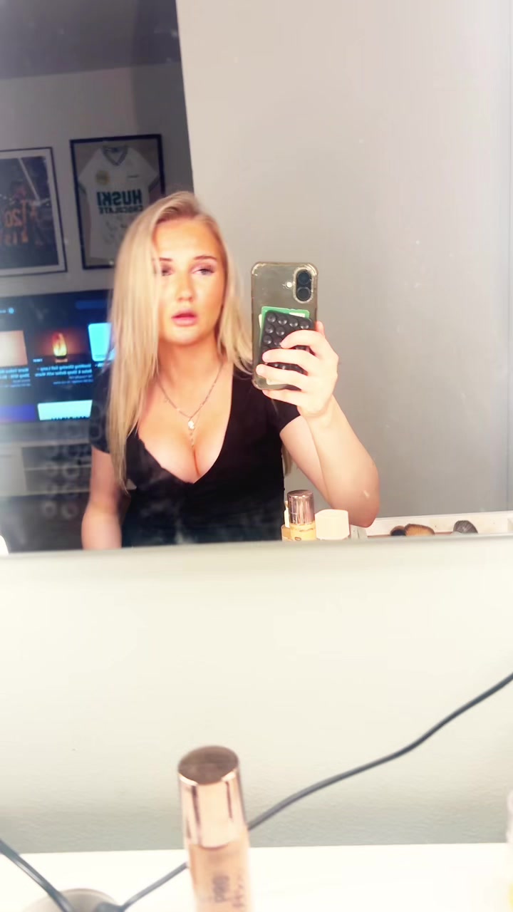 @ellengumcum (spam)