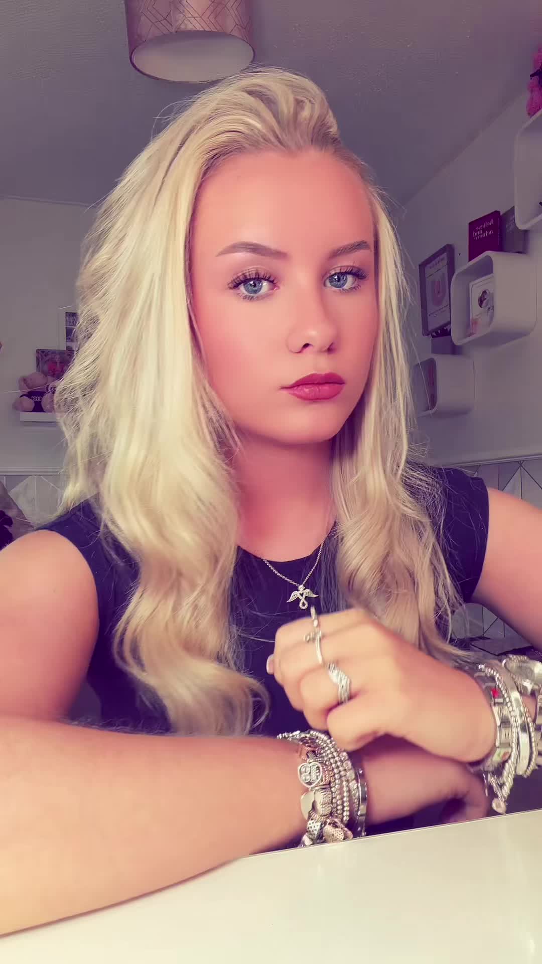 @EmmaMofficial