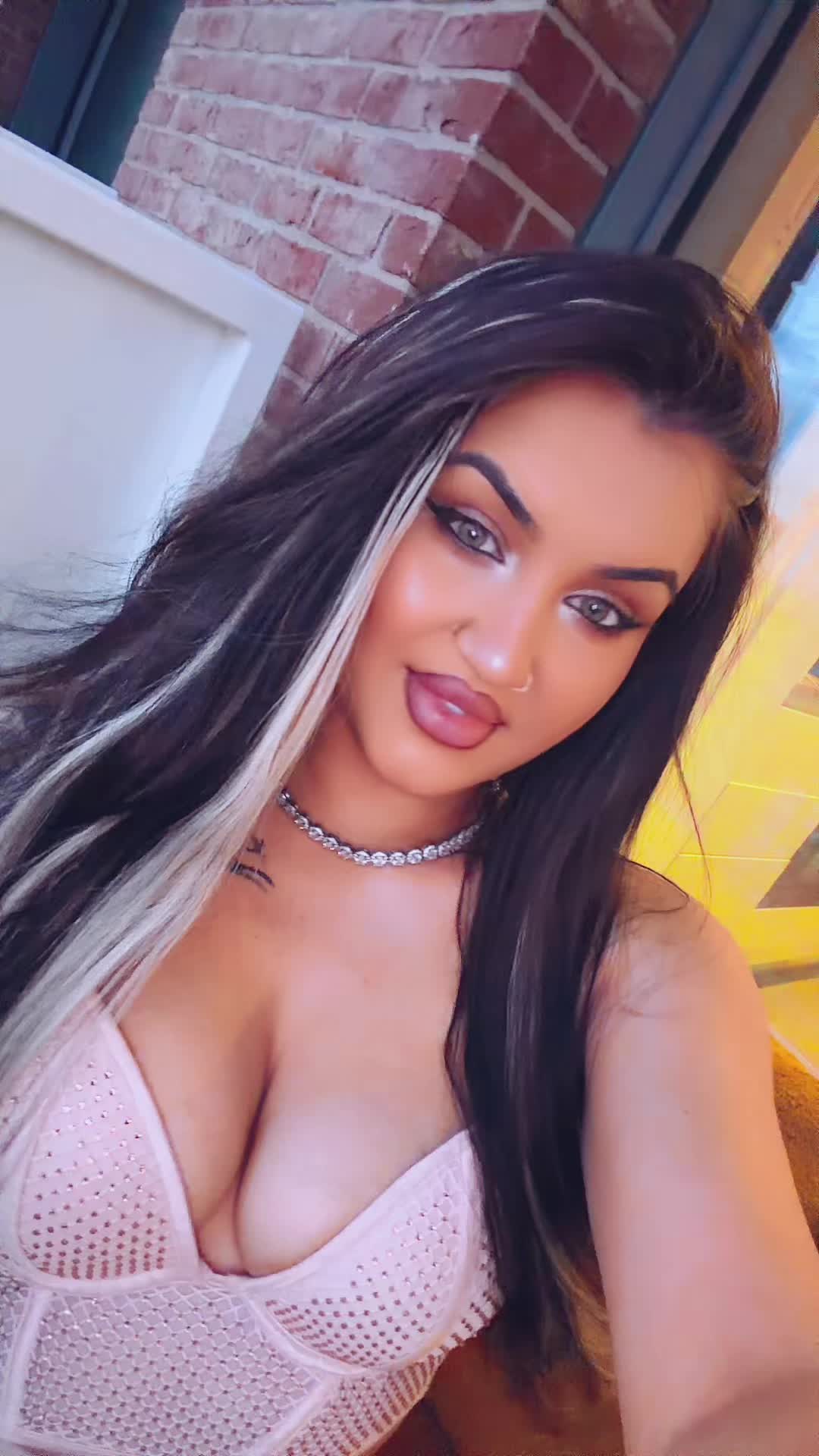@Melania_marya25