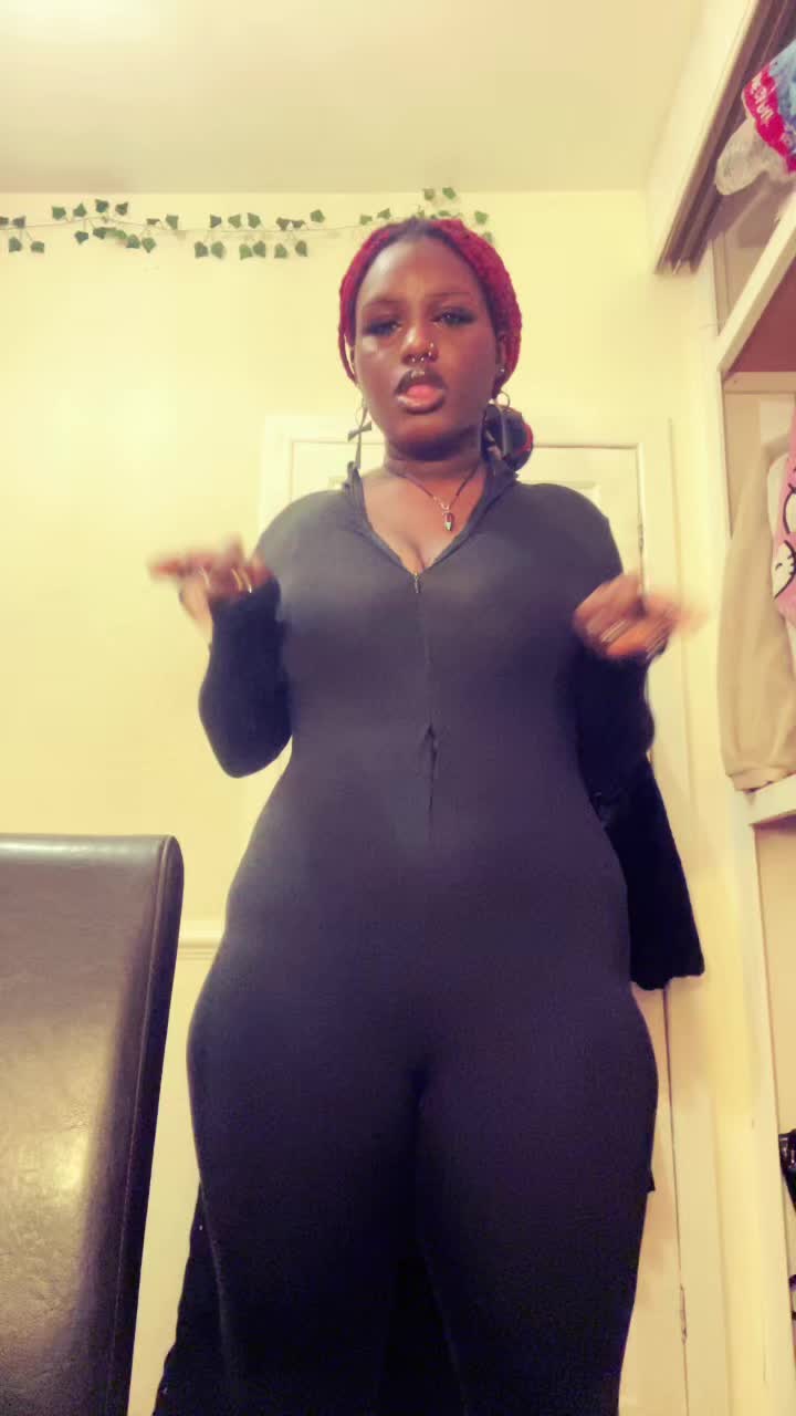 @𝓚𝓲𝓽𝓽𝔂 🎀