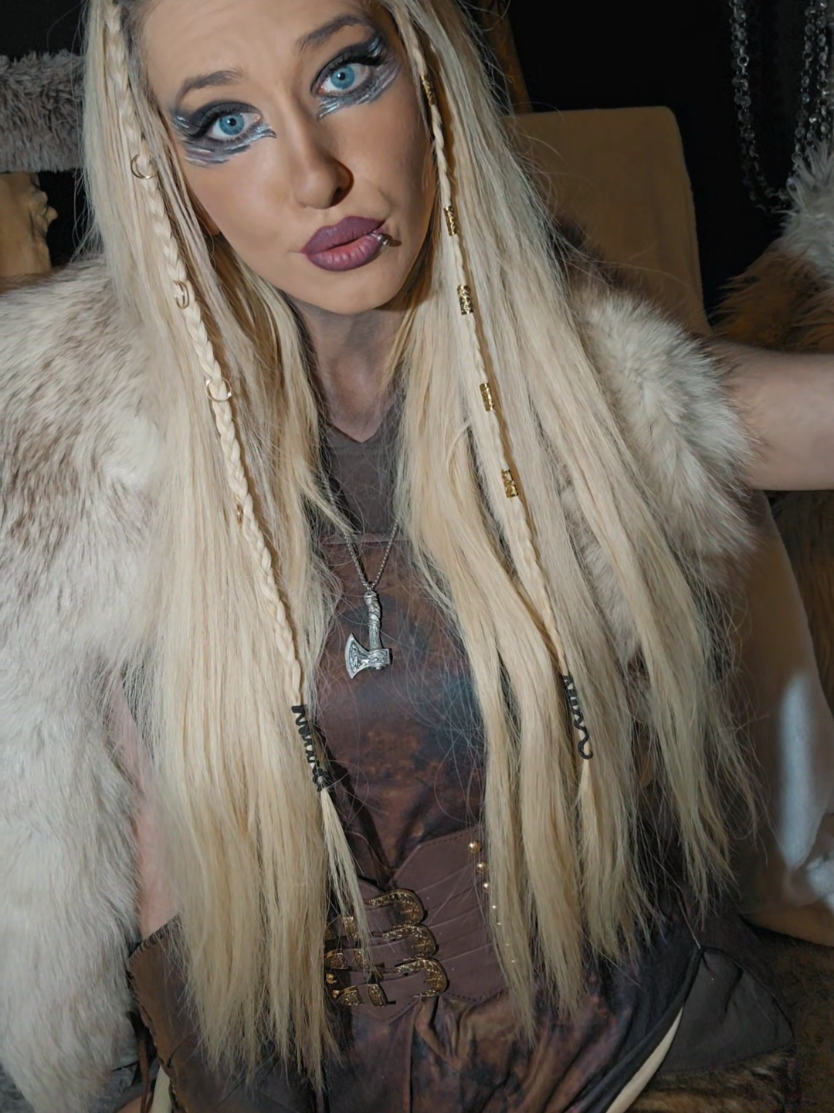 @VikingJulia